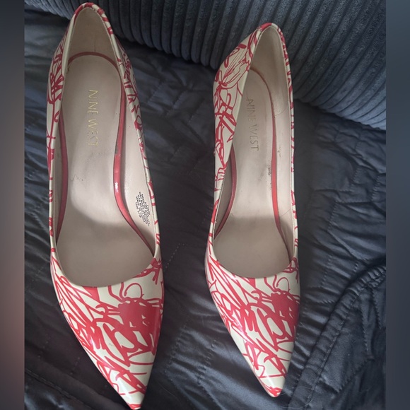 Nine West stylish dress pump
Shoe size 7.5
Originally $50, worn 3 times only - Picture 7 of 12